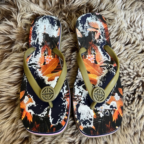 ANTONIO MELANI Black and Gold Abstract Sandals - Picture 8 of 9